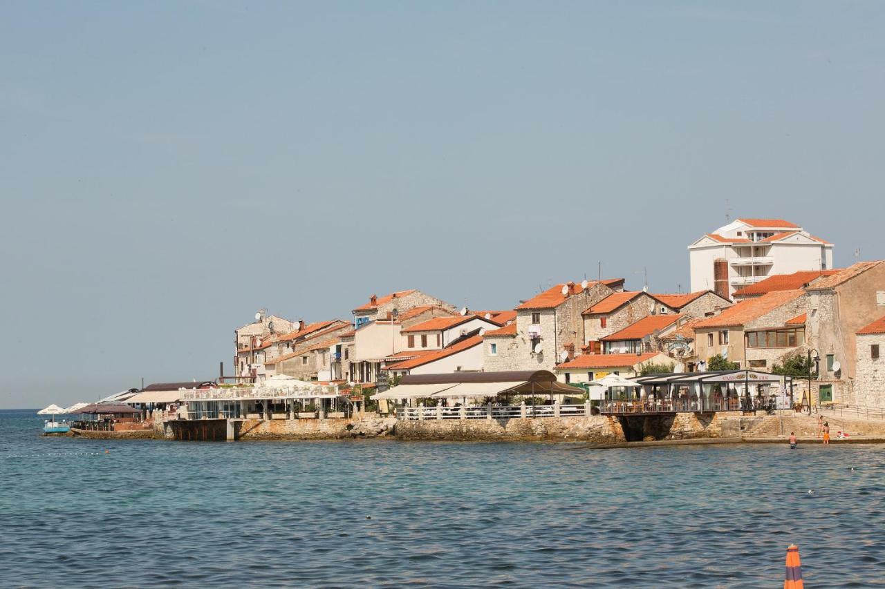 Downtown Beach Apartments Umag Eksteriør billede